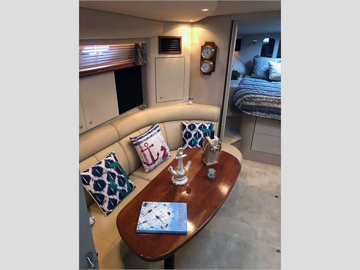 2000-cruisers-yachts-42-70ee41