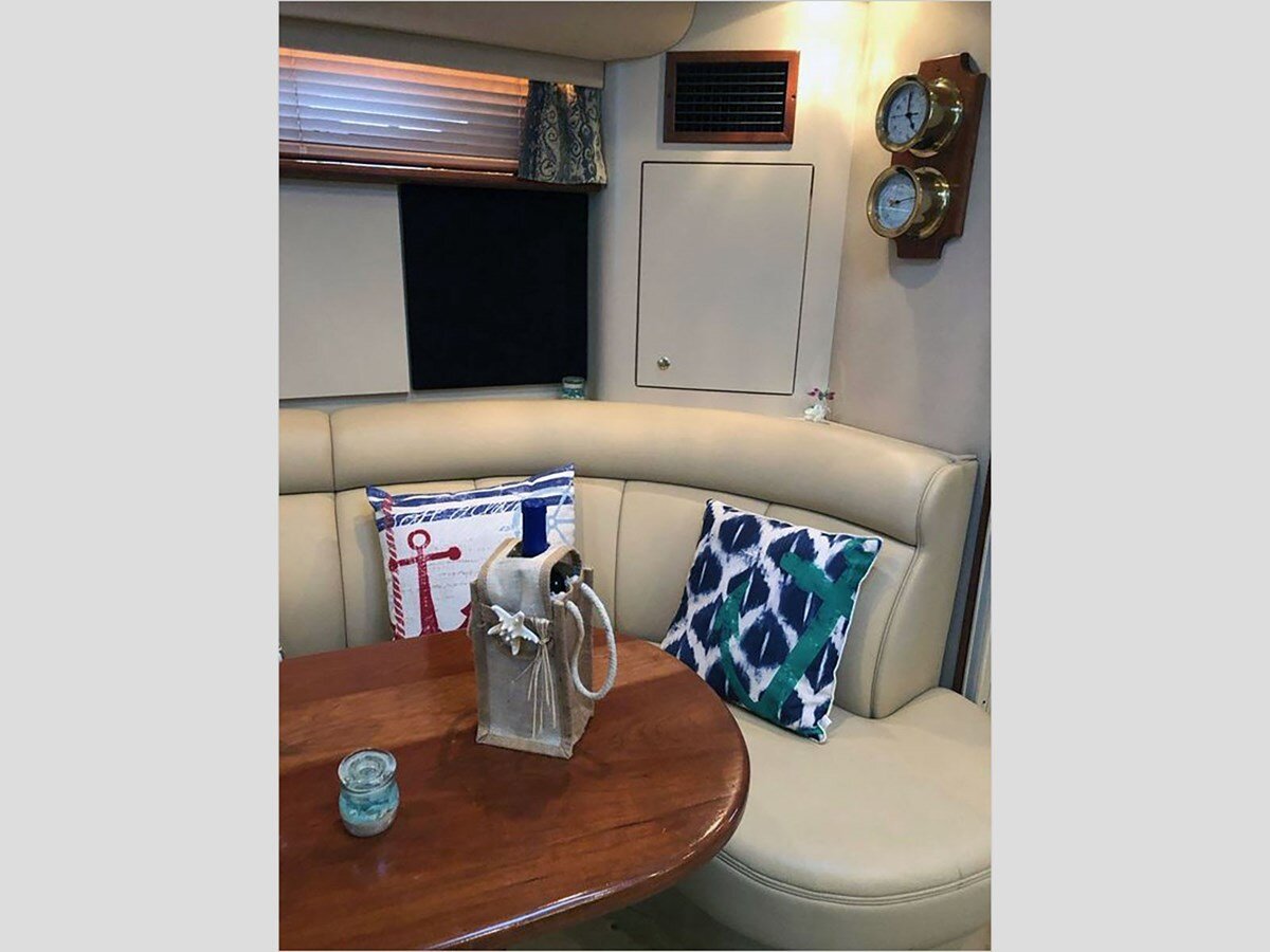 2000-cruisers-yachts-42-70ee41