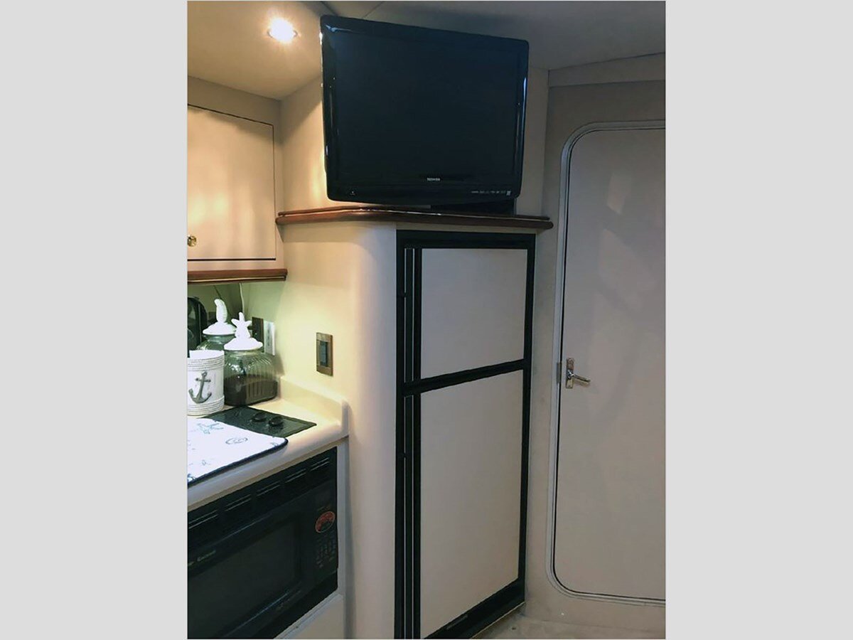 2000-cruisers-yachts-42-70ee41