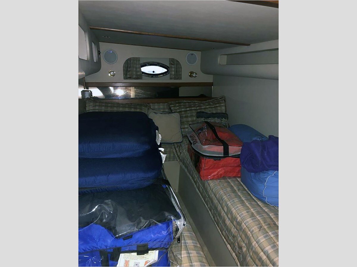 2000-cruisers-yachts-42-70ee41