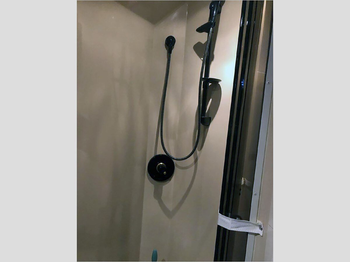 2000-cruisers-yachts-42-70ee41