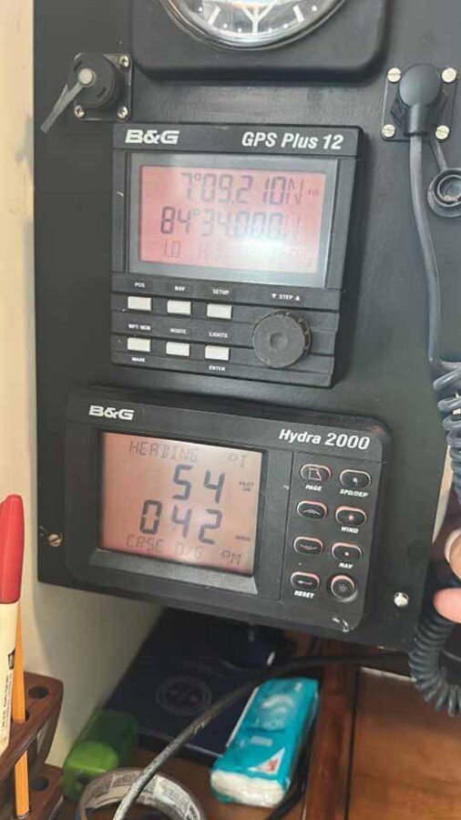 2000-devonport-yachts-72-2-da0e27