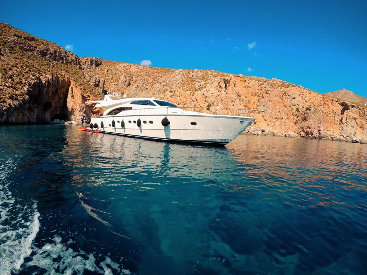 2000-ferretti-65-7-aee4fa