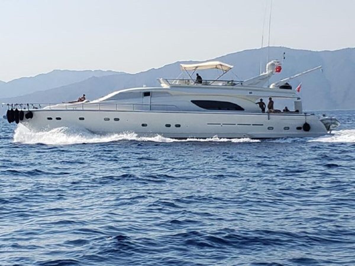 2000-ferretti-yachts-80-6-8c12e8