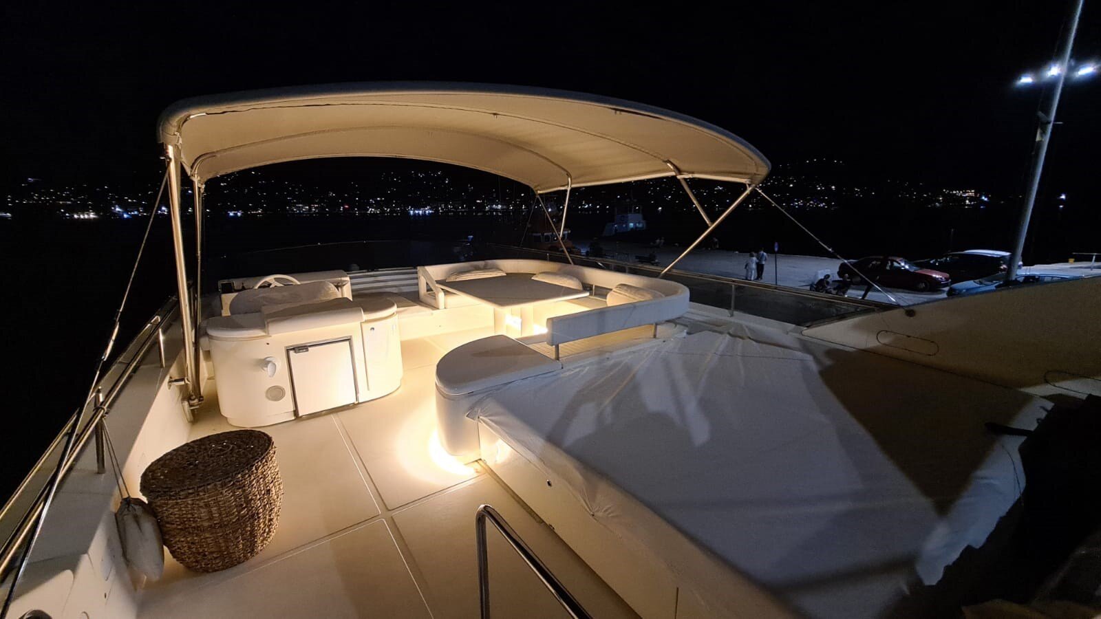 2000-ferretti-yachts-80-6-8c12e8