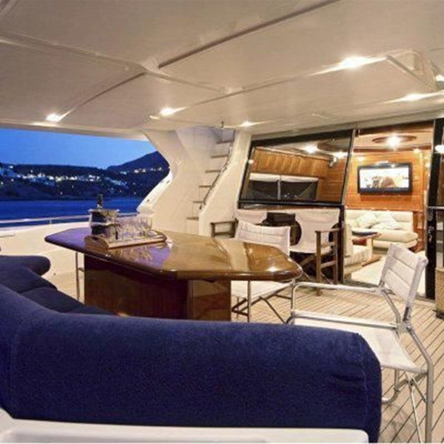 2000-ferretti-yachts-80-6-8c12e8