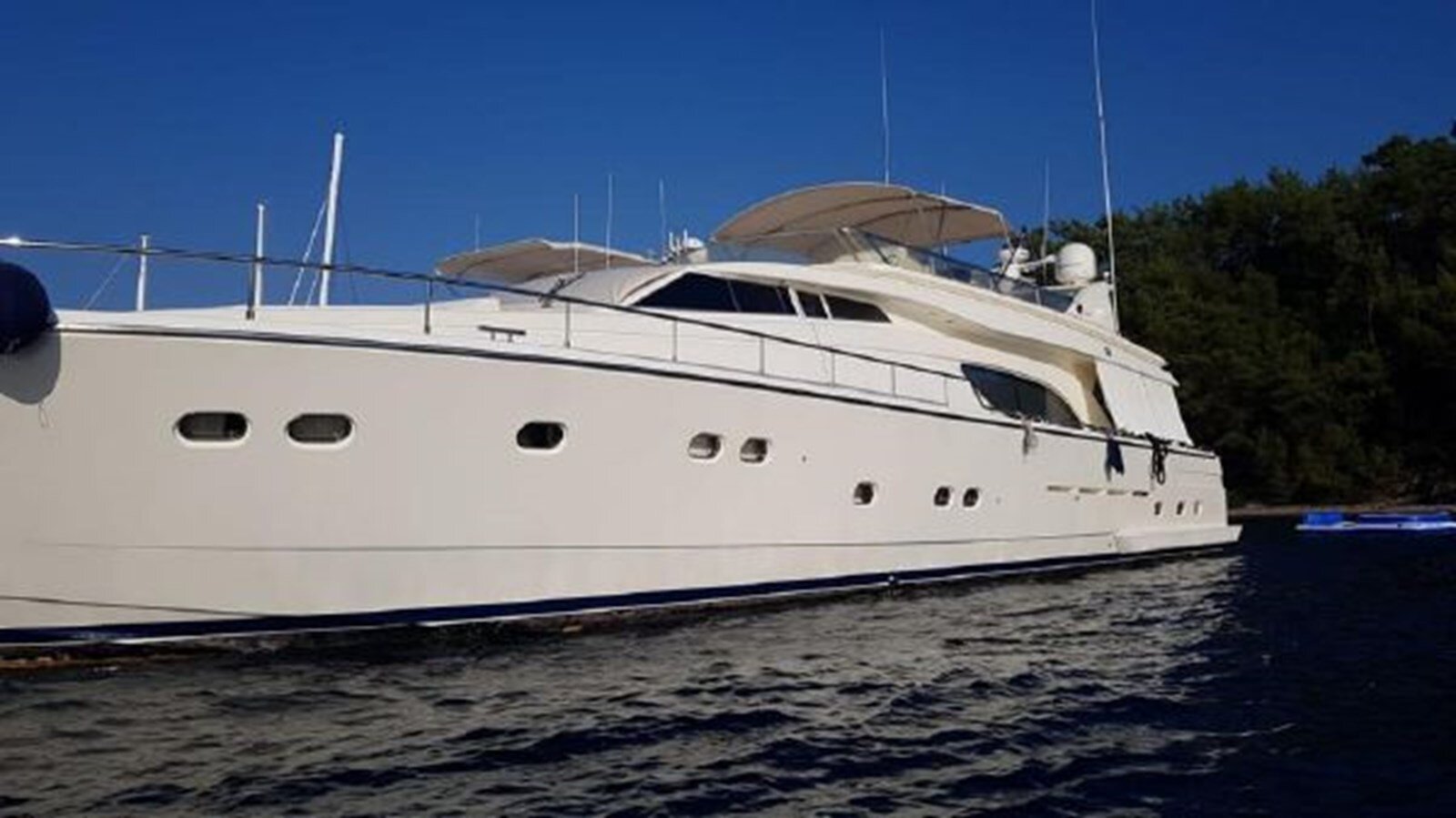 2000-ferretti-yachts-80-6-8c12e8