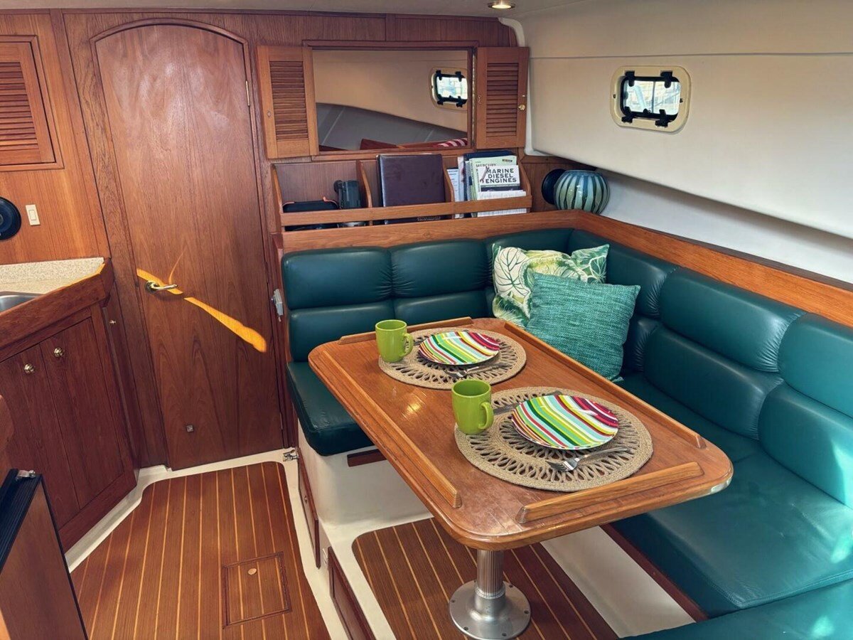 2000-mainship-36-1-6ff7b2