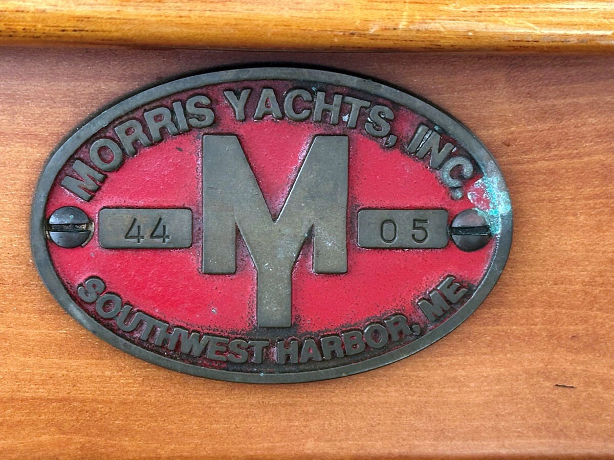 2000-morris-yachts-43-11-165017