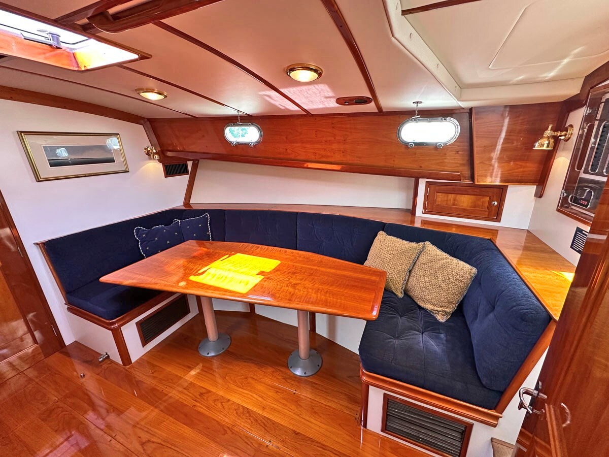 2000-morris-yachts-43-11-165017