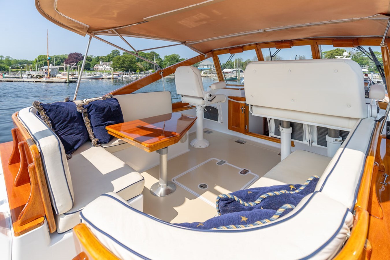 2000-morris-yachts-43-11-165017