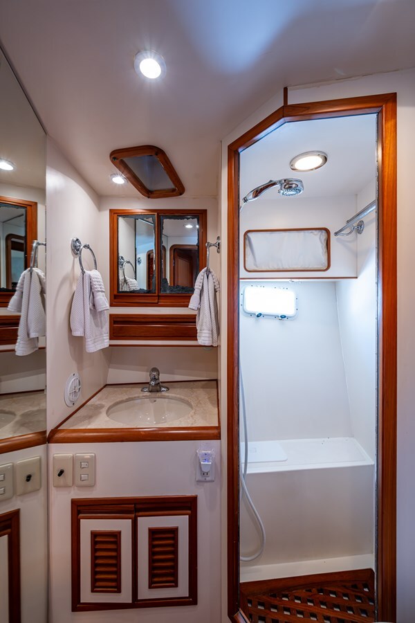 2000-offshore-yachts-58-d35438