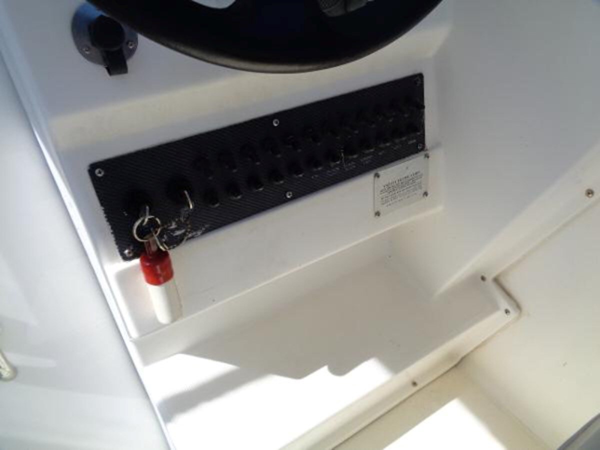 2000-robalo-27-1-7c3252