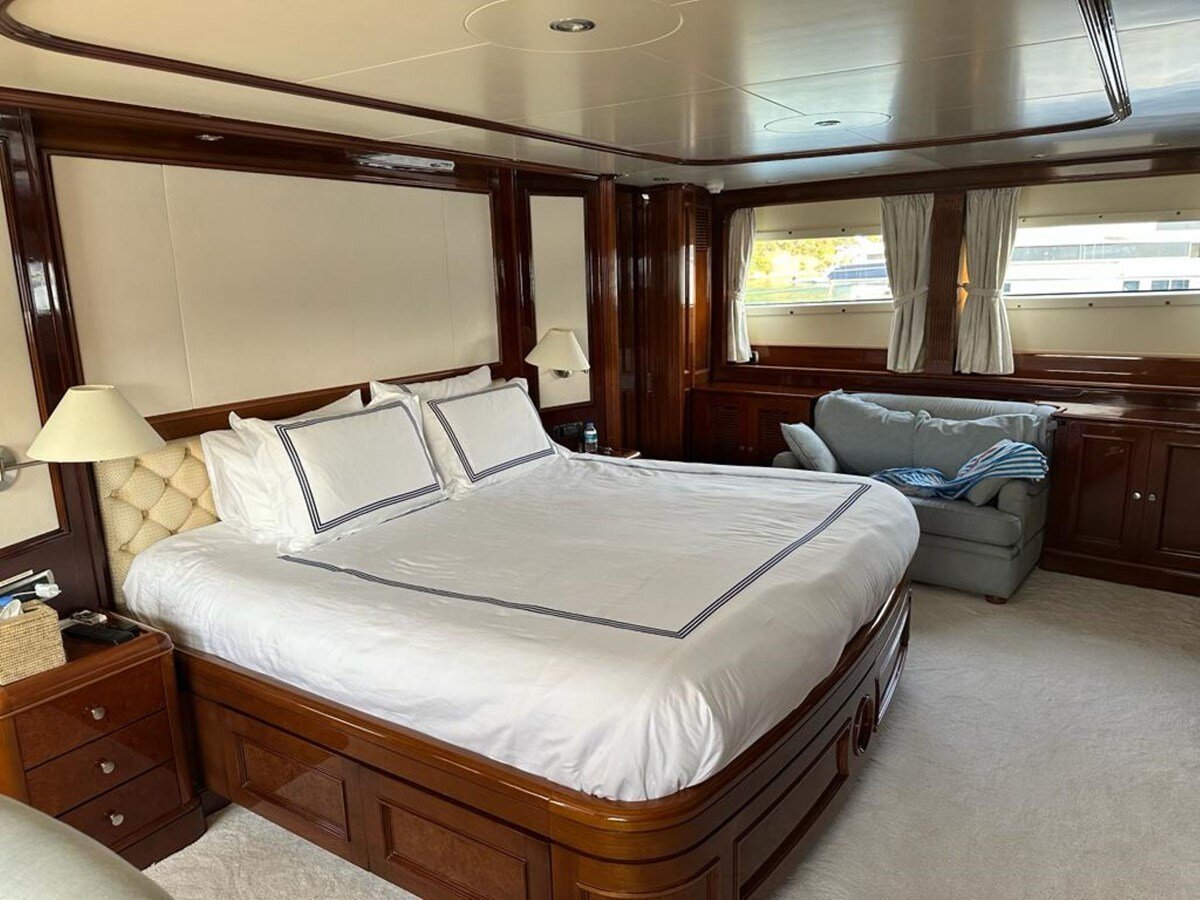 2001 BENETTI 114' 10