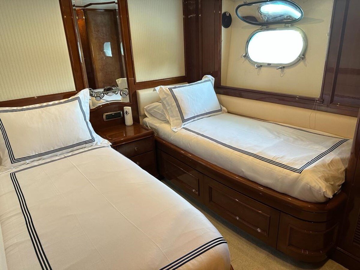 2001 BENETTI 114' 10