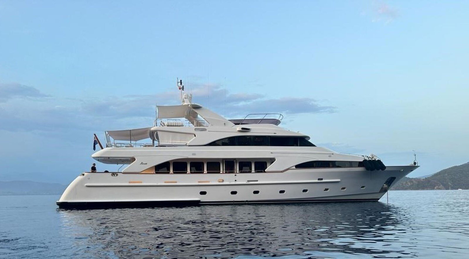 2001 BENETTI 114' 10