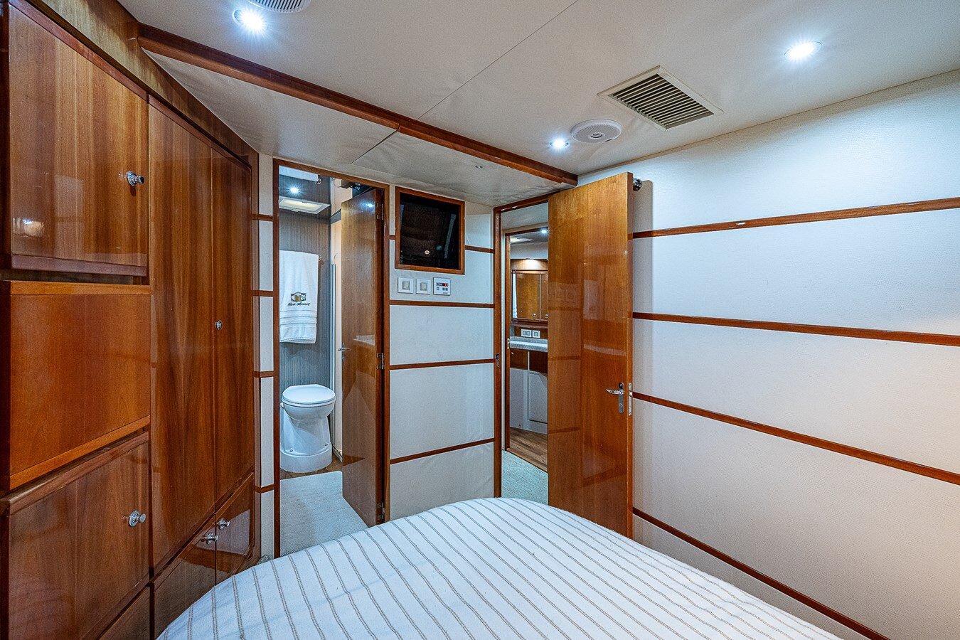 2001-bertram-51-812594