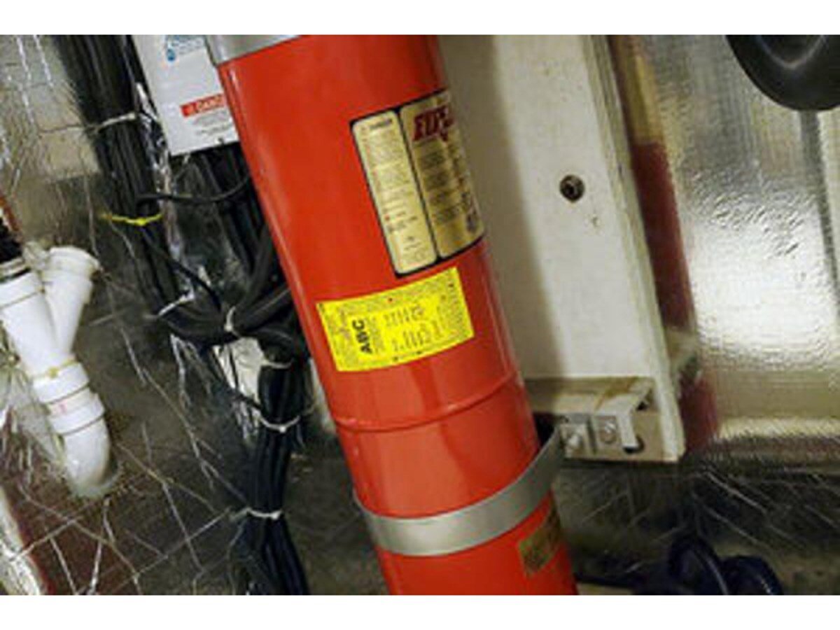 2001-carver-46-6-696d63