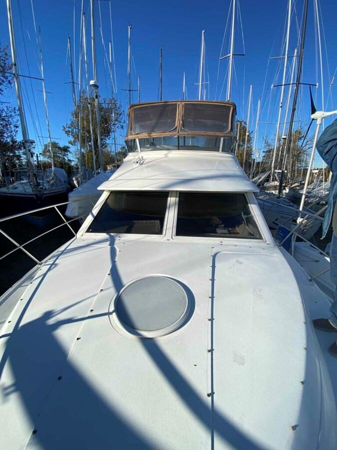 2001-cruisers-yachts-37-3ef7e6