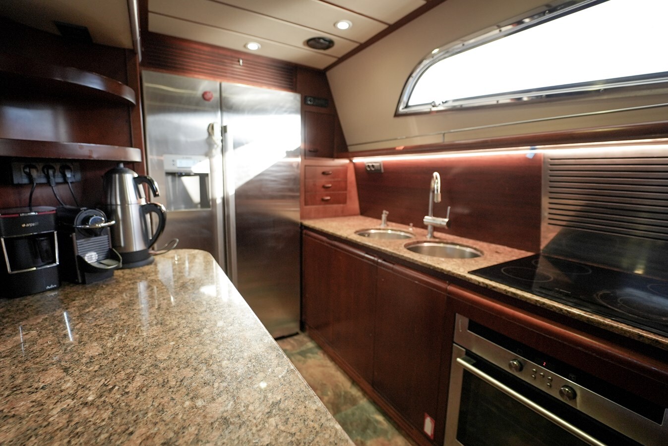 2001-ferretti-80-7-dc1b90