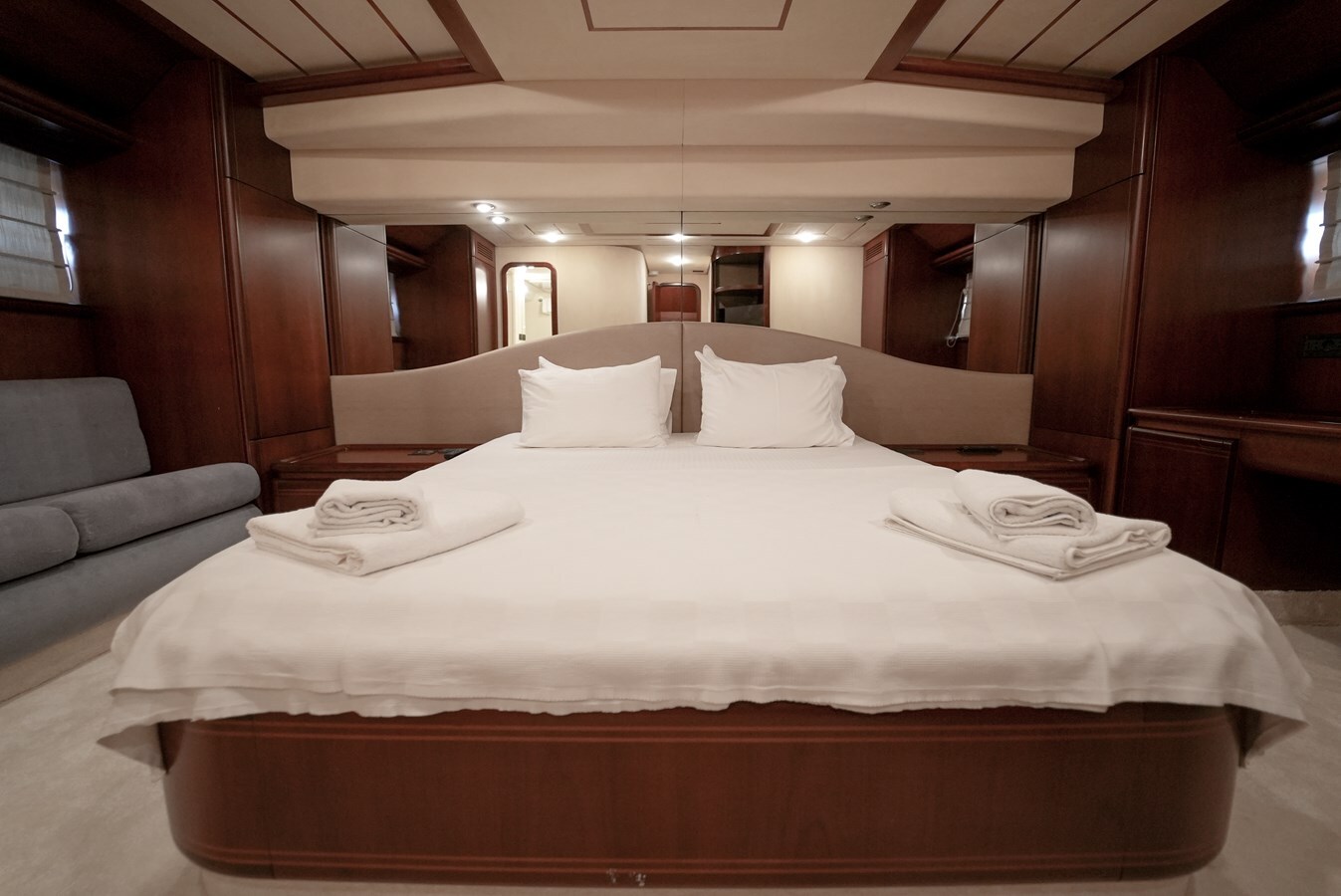 2001-ferretti-80-7-dc1b90