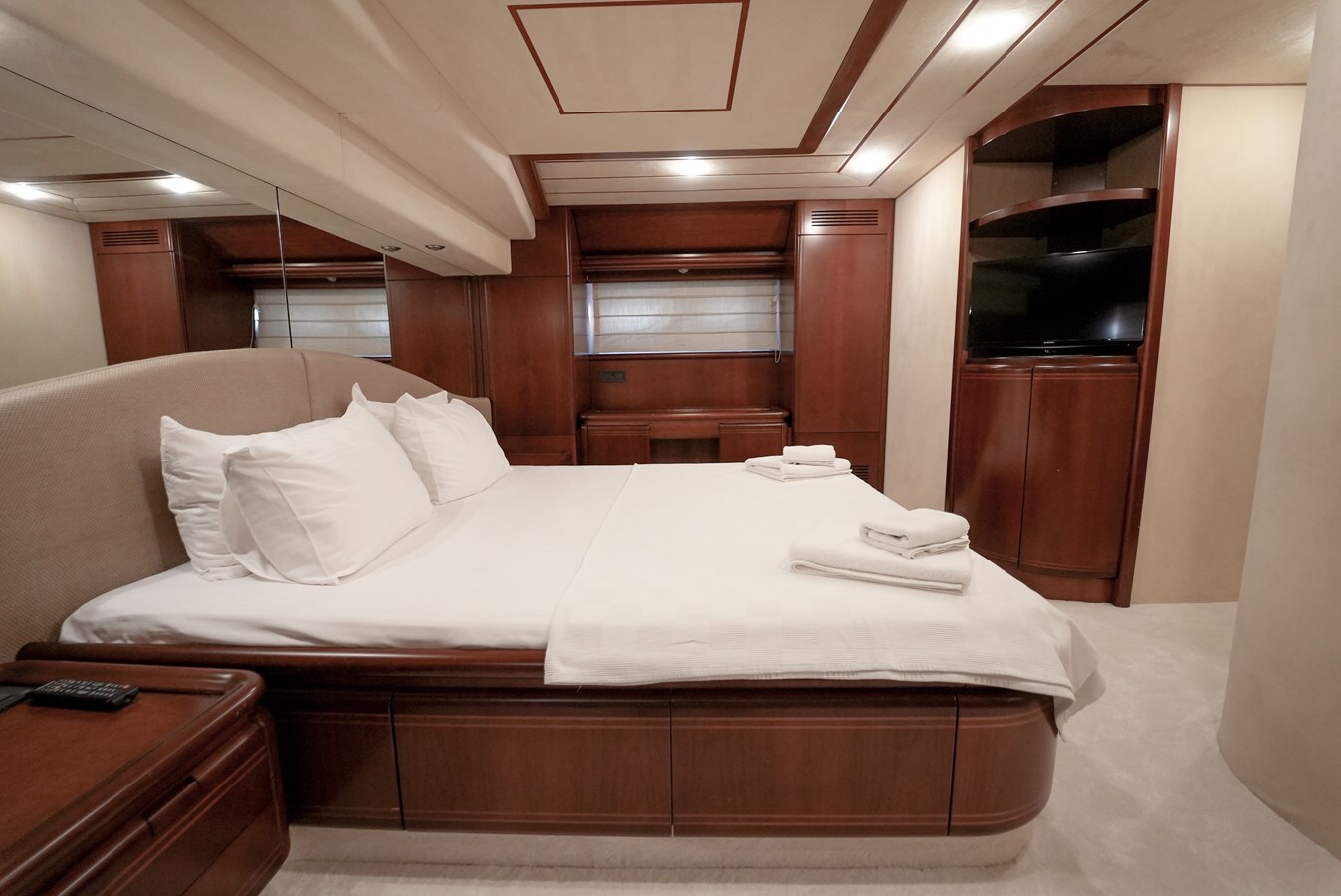 2001-ferretti-80-7-dc1b90