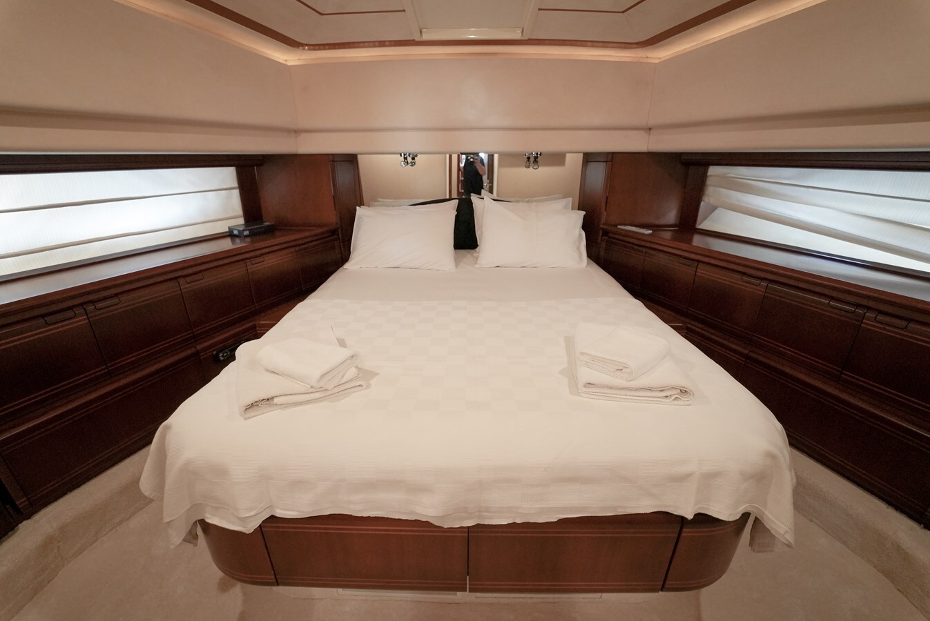 2001-ferretti-80-7-dc1b90