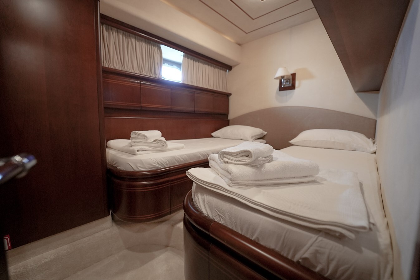 2001-ferretti-80-7-dc1b90