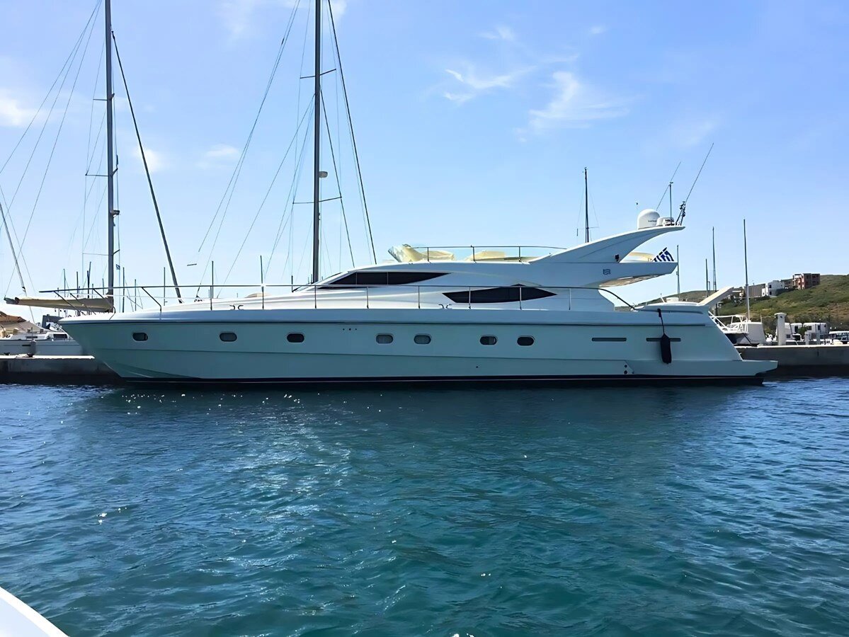 2001-ferretti-yachts-63-11-c2ac9d