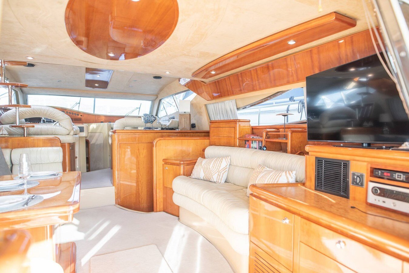 2001-ferretti-yachts-63-11-c2ac9d