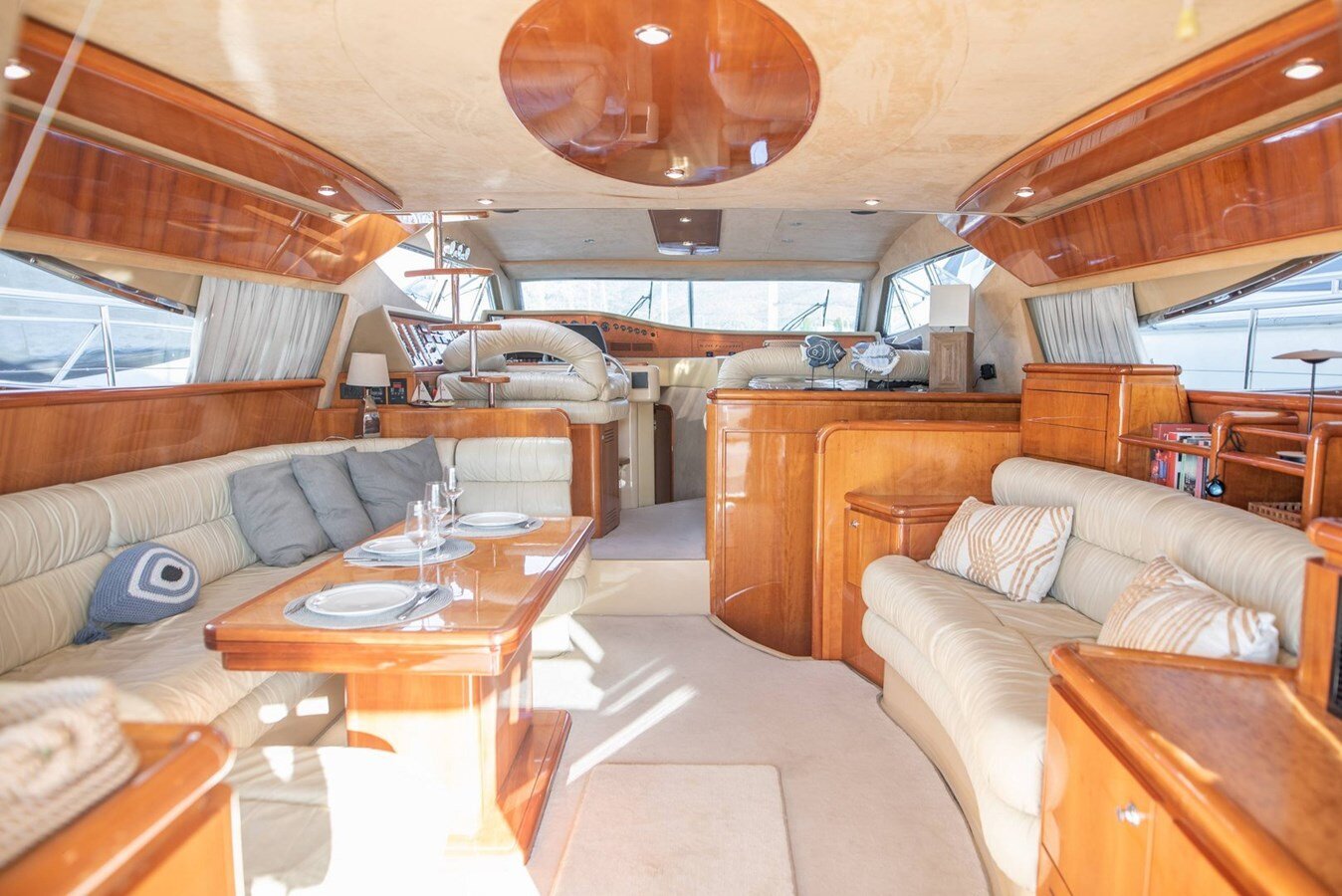 2001-ferretti-yachts-63-11-c2ac9d