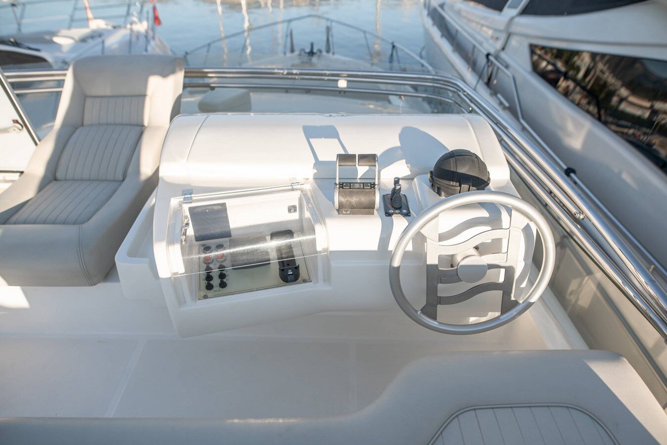 2001-ferretti-yachts-63-11-c2ac9d