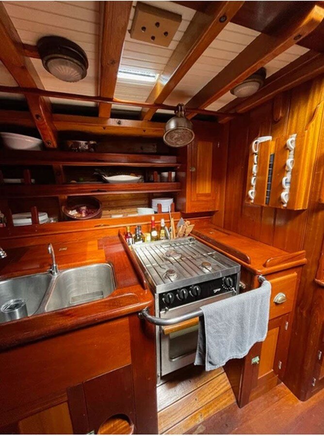 2001-gannon-benjamin-75-6-831a74