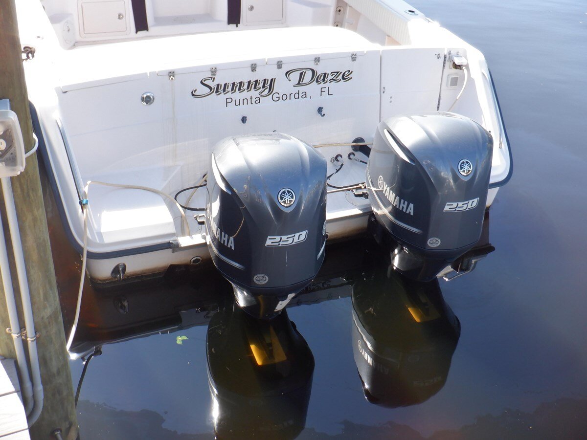 2001-grady-white-33-c630e6