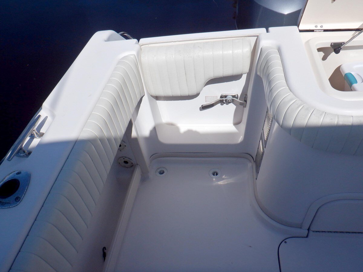 2001-grady-white-33-c630e6