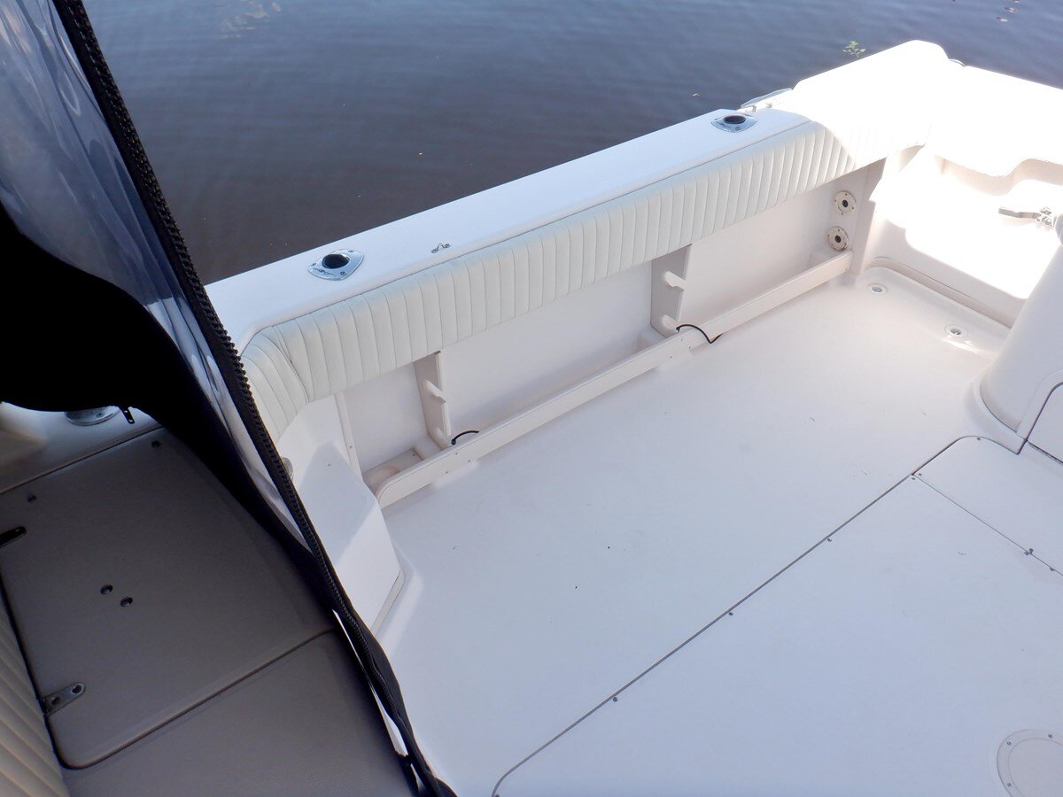 2001-grady-white-33-c630e6