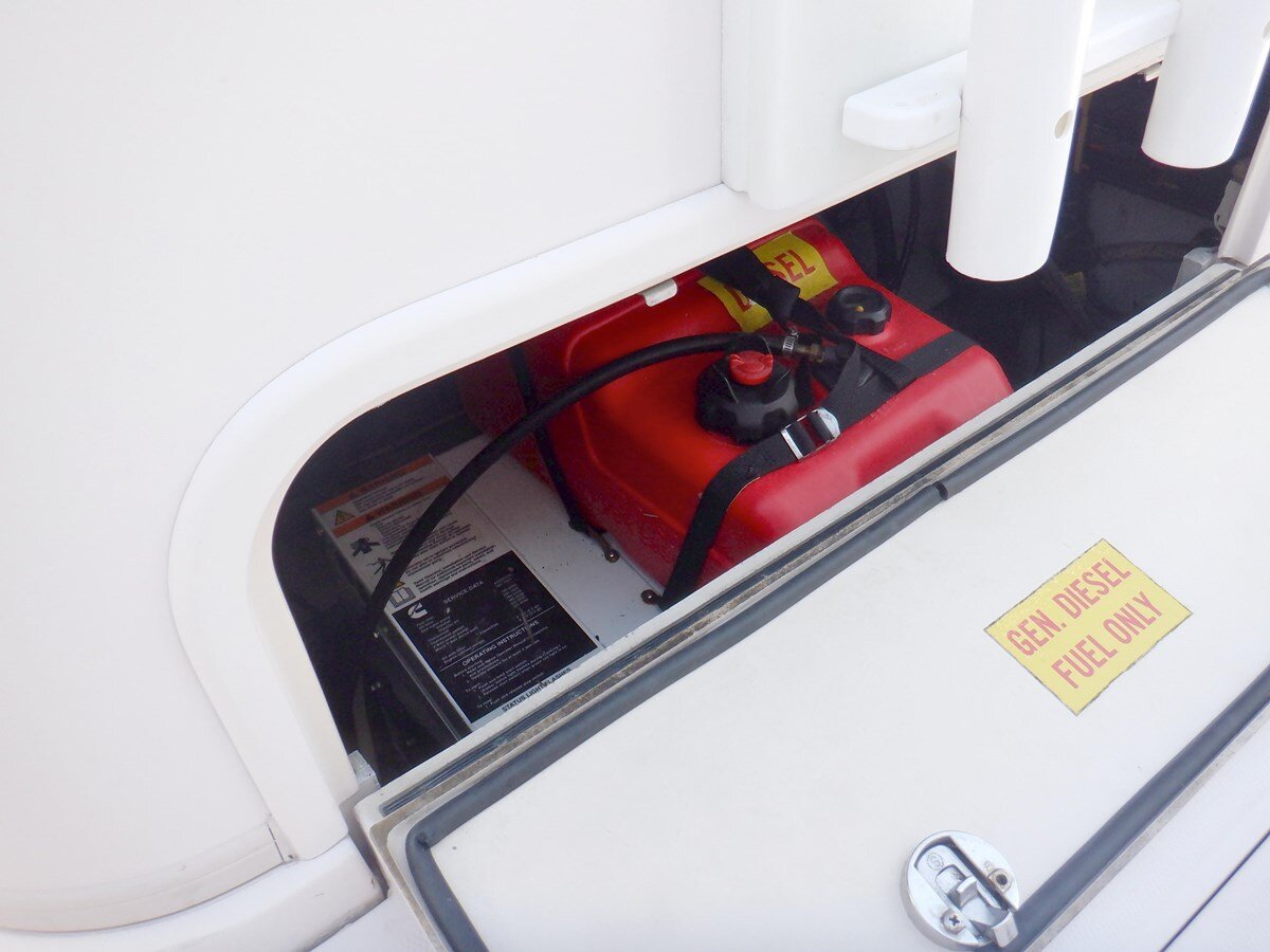 2001-grady-white-33-c630e6