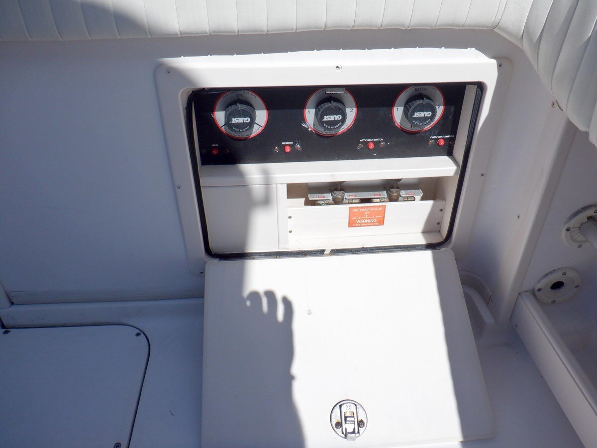 2001-grady-white-33-c630e6