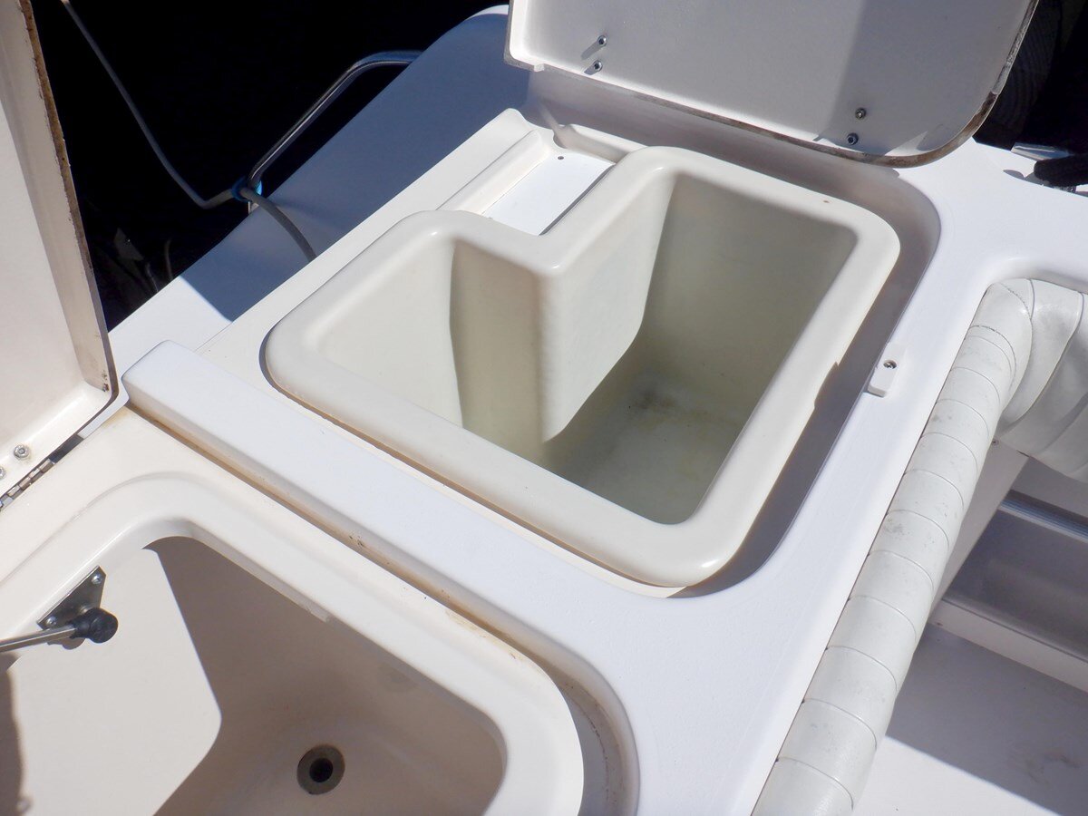 2001-grady-white-33-c630e6