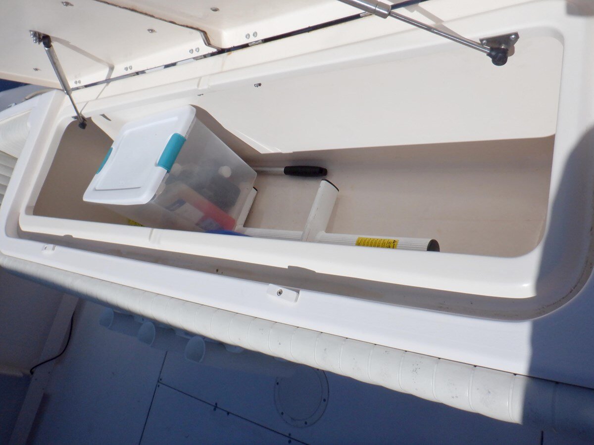 2001-grady-white-33-c630e6