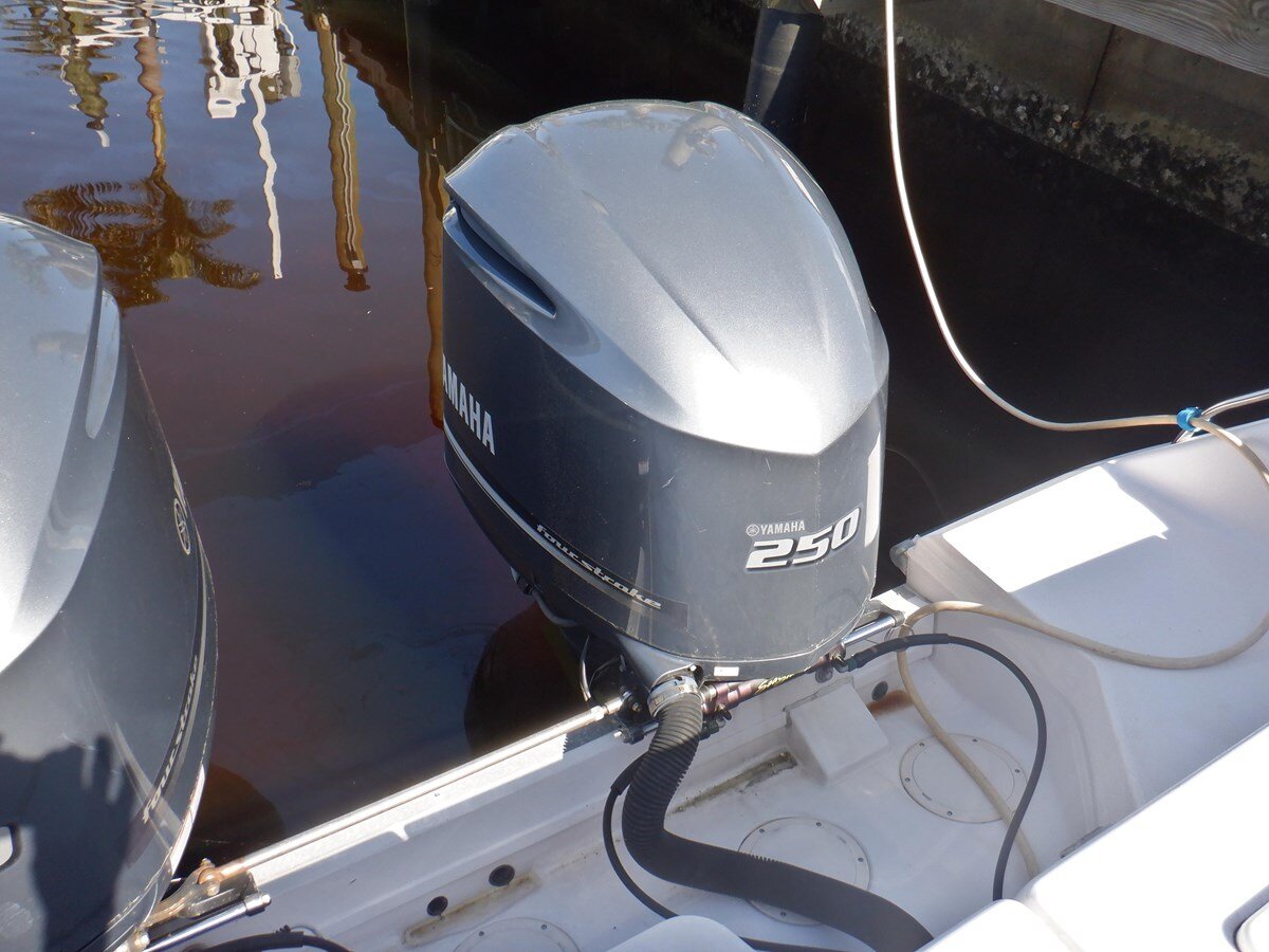 2001-grady-white-33-c630e6