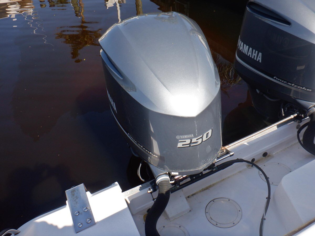 2001-grady-white-33-c630e6