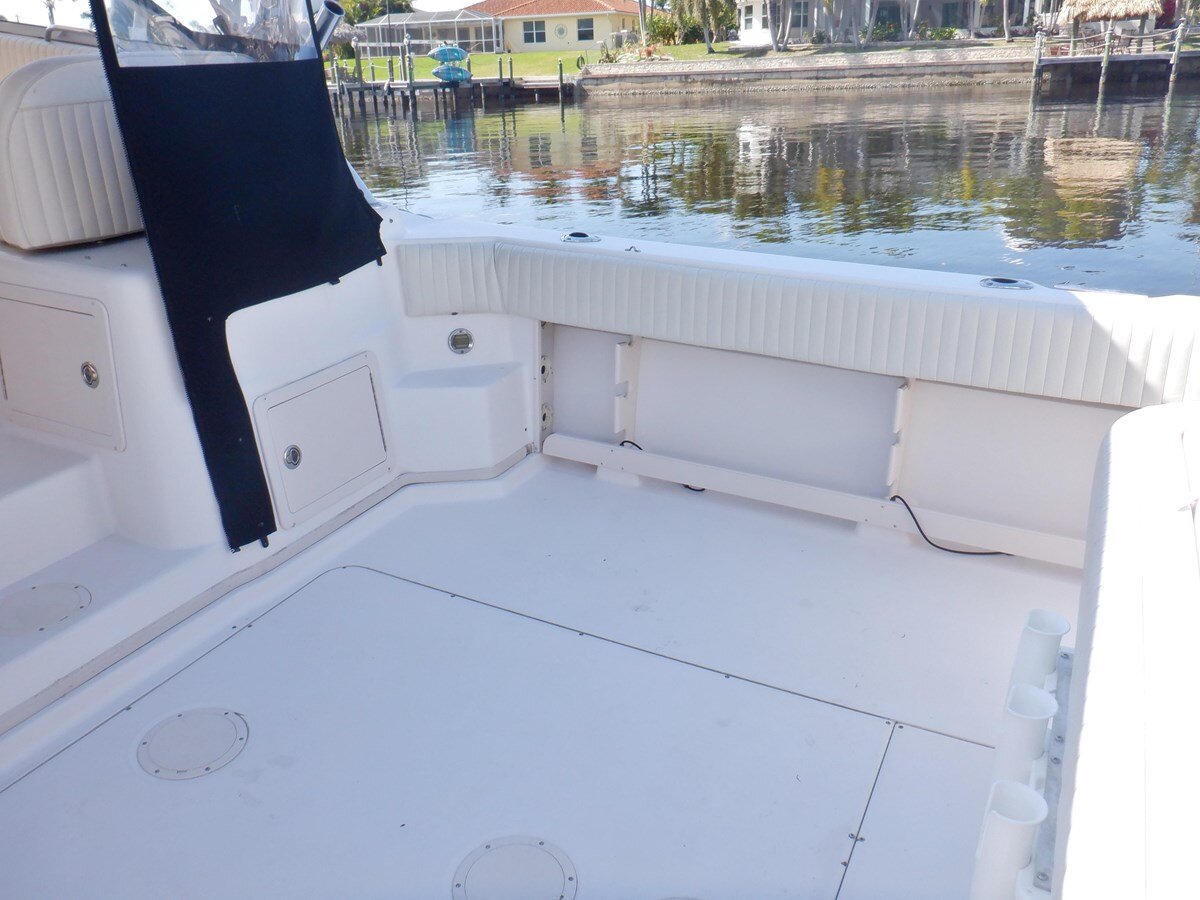 2001-grady-white-33-c630e6