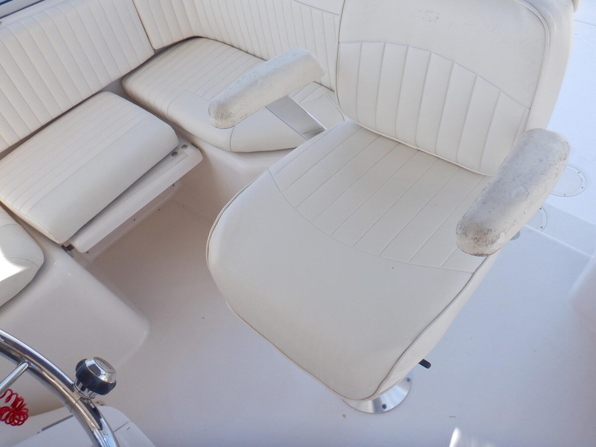 2001-grady-white-33-c630e6