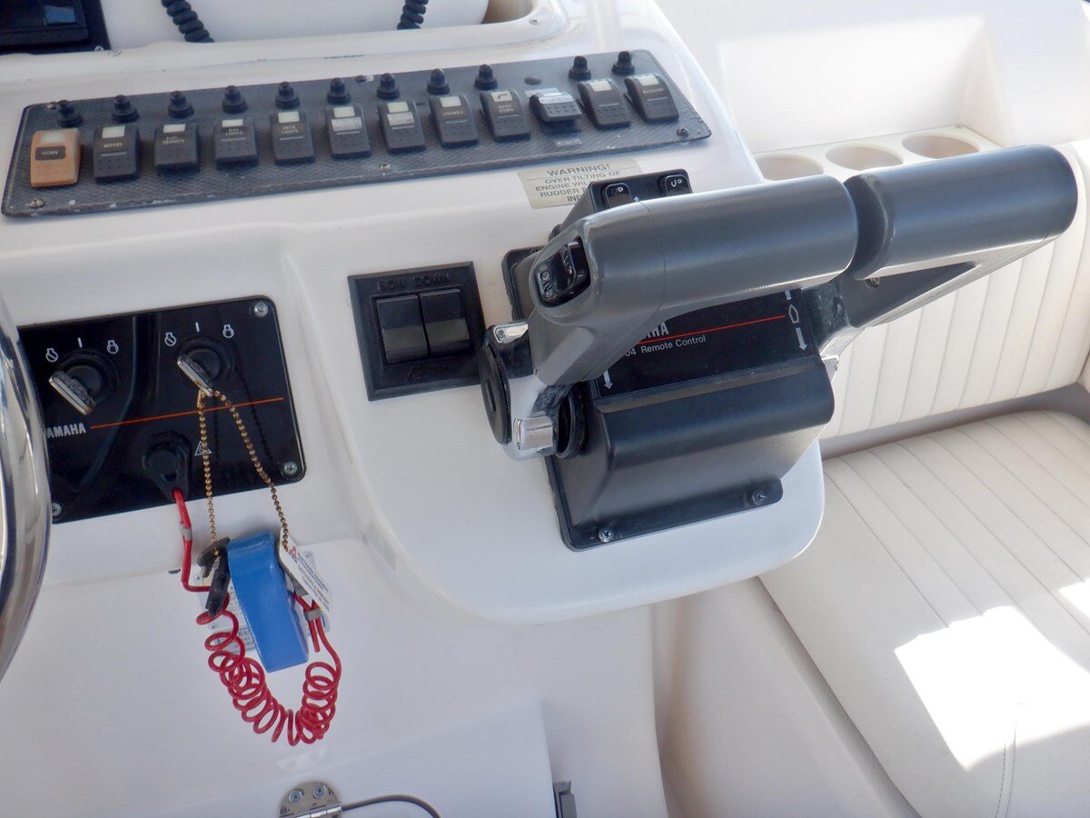 2001-grady-white-33-c630e6