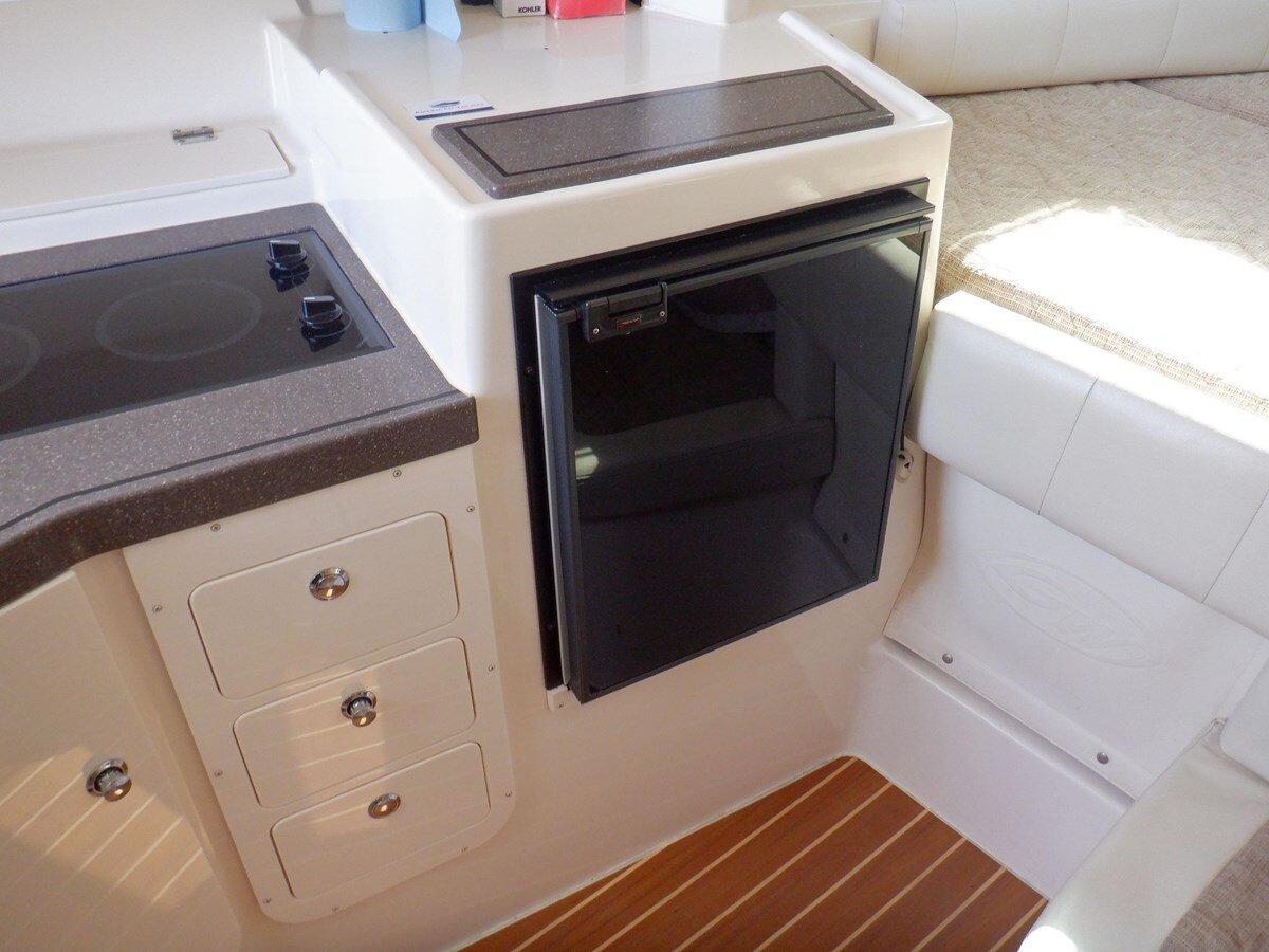 2001-grady-white-33-c630e6