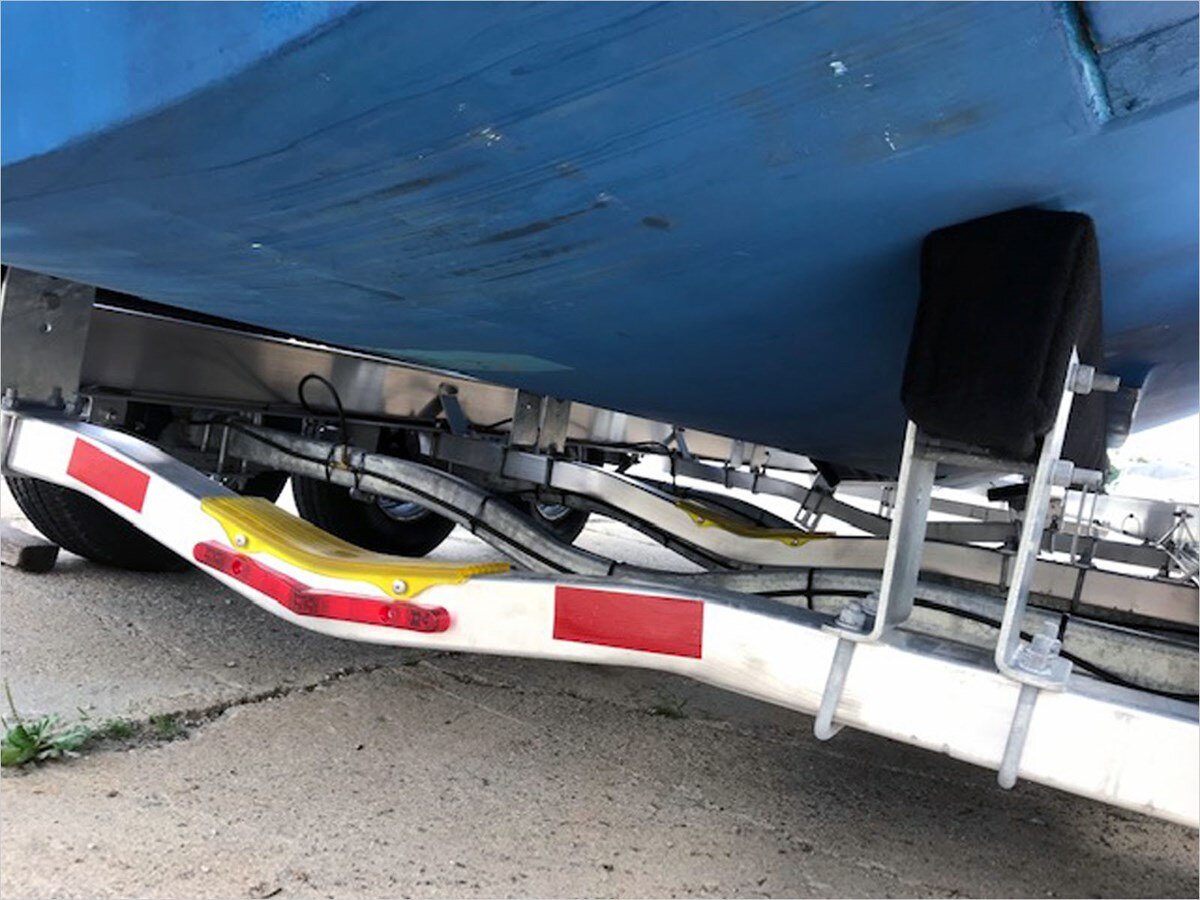 2001-pursuit-28-0b3c4d