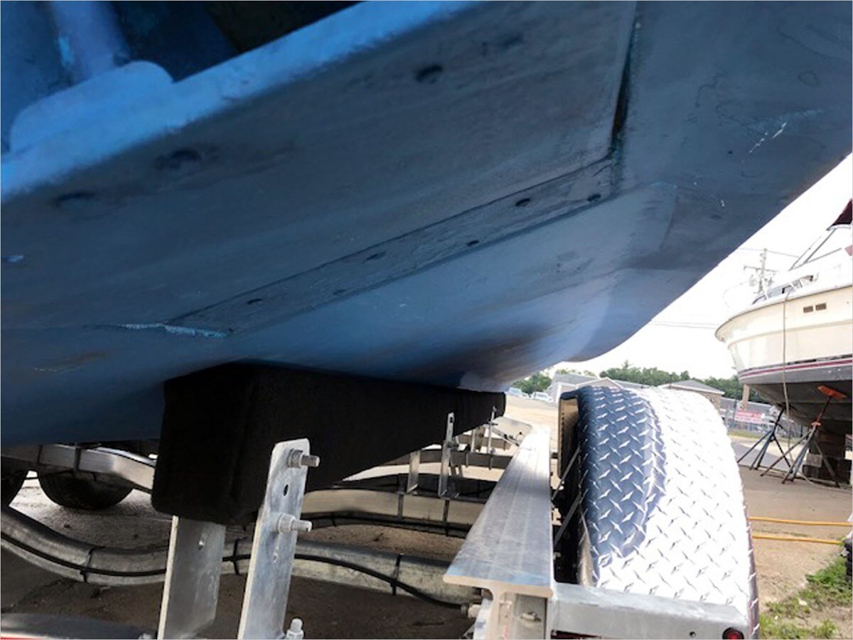 2001-pursuit-28-0b3c4d