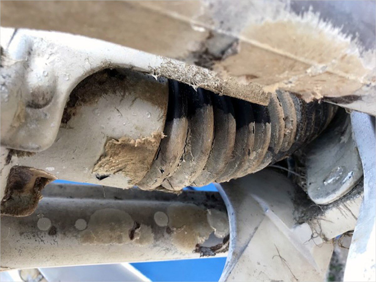 2001-pursuit-28-0b3c4d