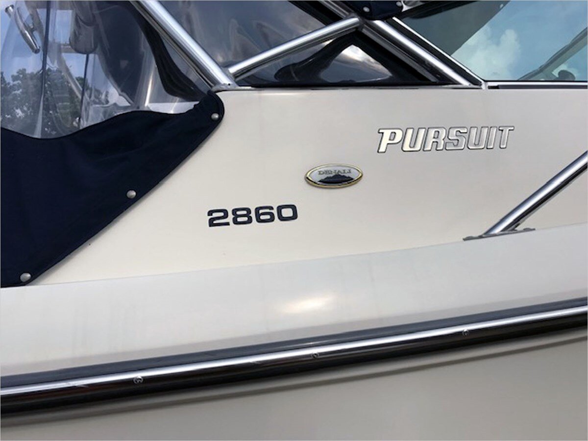 2001-pursuit-28-0b3c4d